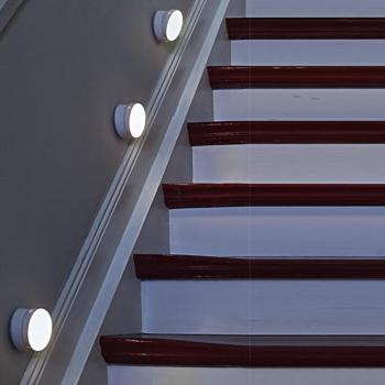 1 akkumulátoros lámpa 6 LED-del kép
