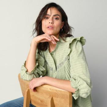 Jacquard ingblúz, fodrokkal és makraméval kép