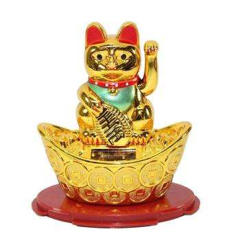 Maneki-neko tradicionális japán integető macska csónakban, szeren... kép