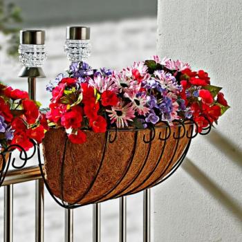 Ültetők, cserepek és dekorációk kép