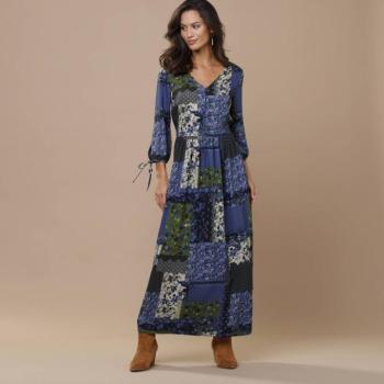 Hosszú ruha V-nyakkal és patchwork mintával kép
