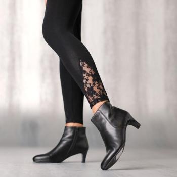 Leggings csipkés díszítéssel kép