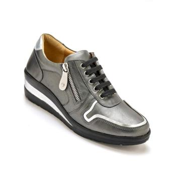 PEDICONFORT Bőr alacsony sarkú cipő fémes részletekkel, fűzőkkel és cipzárral kép